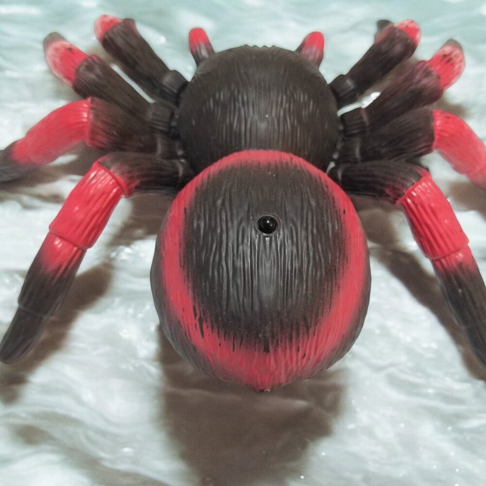 Halloween Remote Control Tarantula Toy  Red light Up Eyes & Legs Terra By Battat - Picture 9 of 9